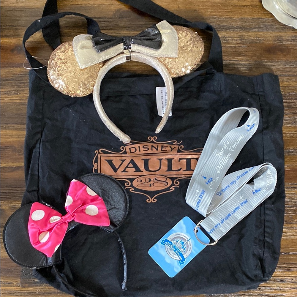 Vintage/Collectible Disney accessories and Minnie Mouse Ears